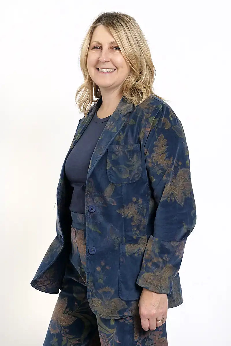 BlueBerry Italia Flr Velvet Blazer in Navy side view