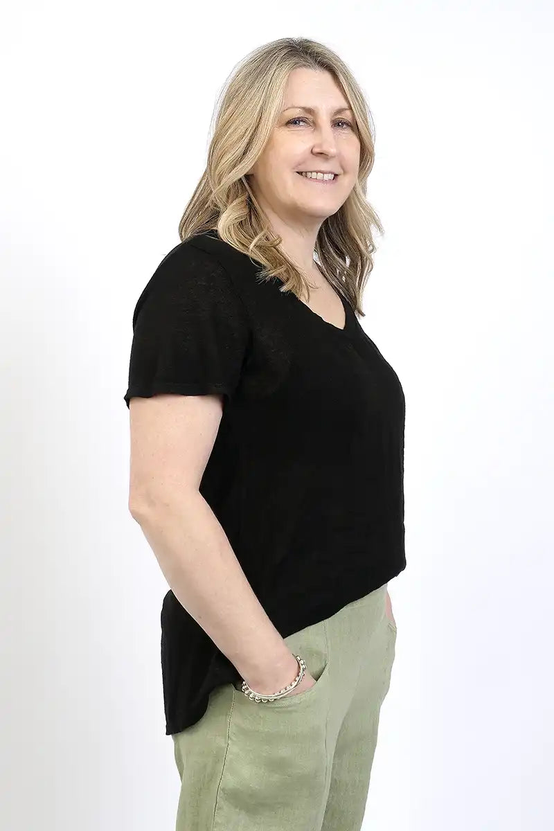 BlueBerry Italia Women's T-Shirt Linen Knit Combo in Black side view shirt tucked in