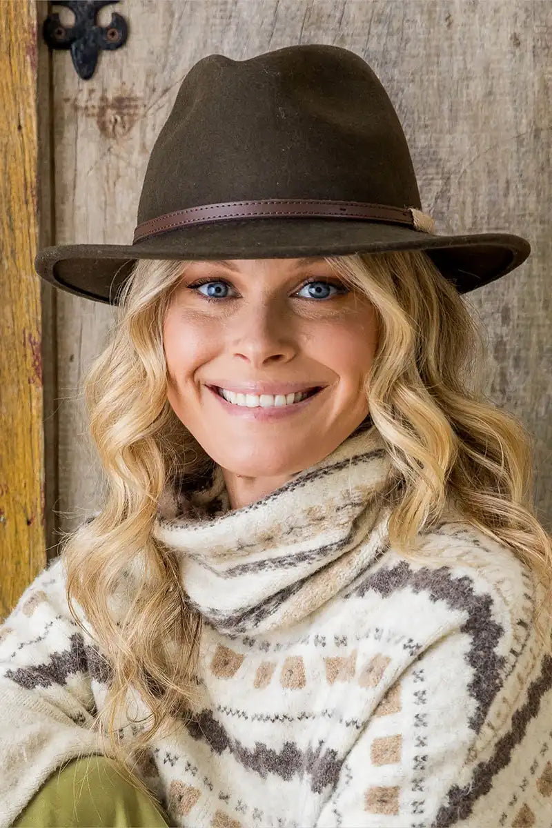 Evoke Patterson Fedora in DK Khaki on lady