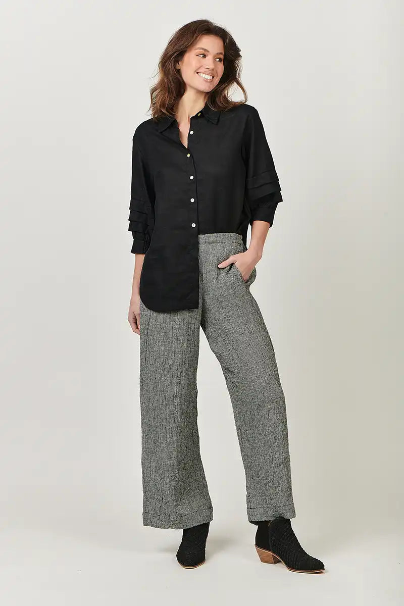 Naturals by O & J Linen Shirt in Black full outfit
