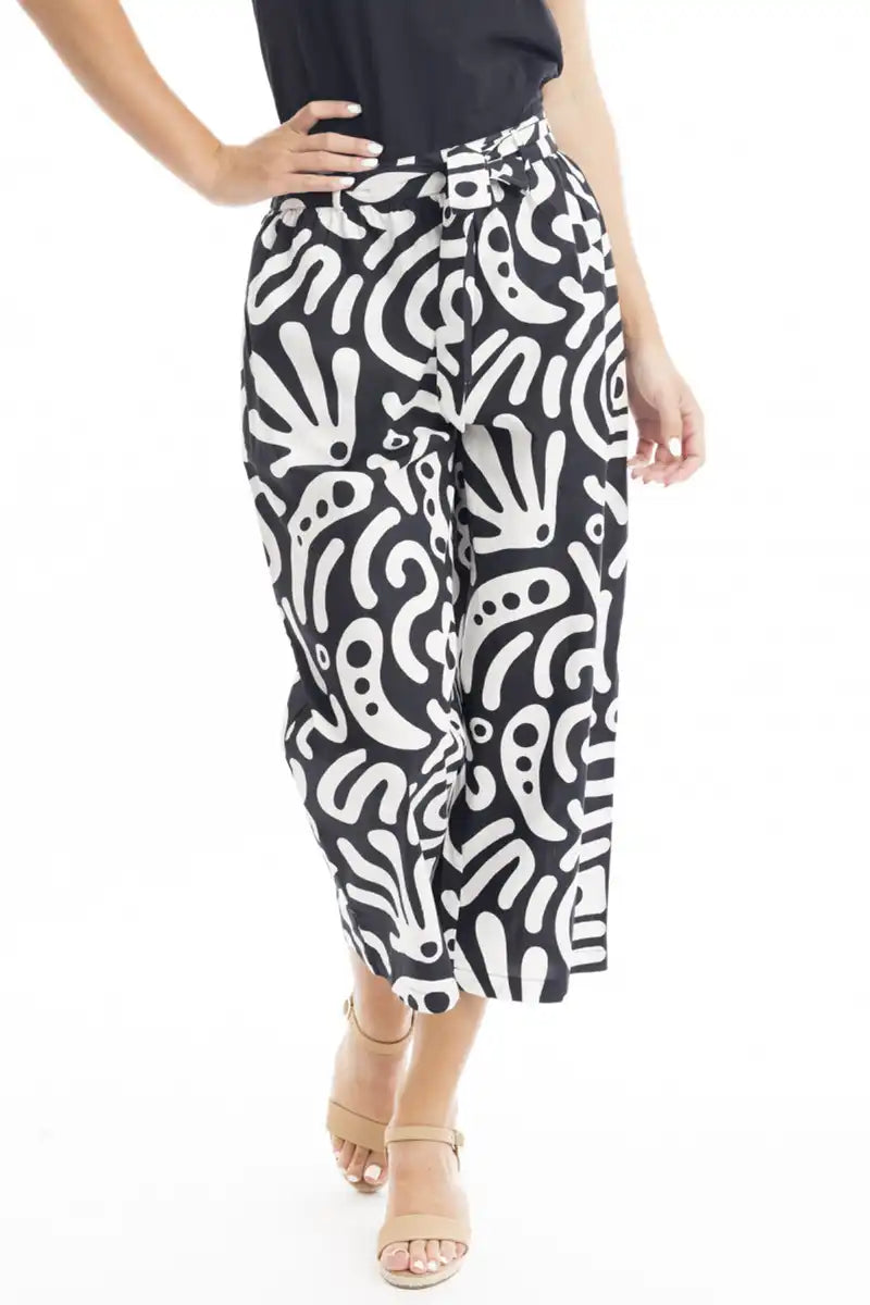 Orientique Poplin Print Pant in Black front detail view