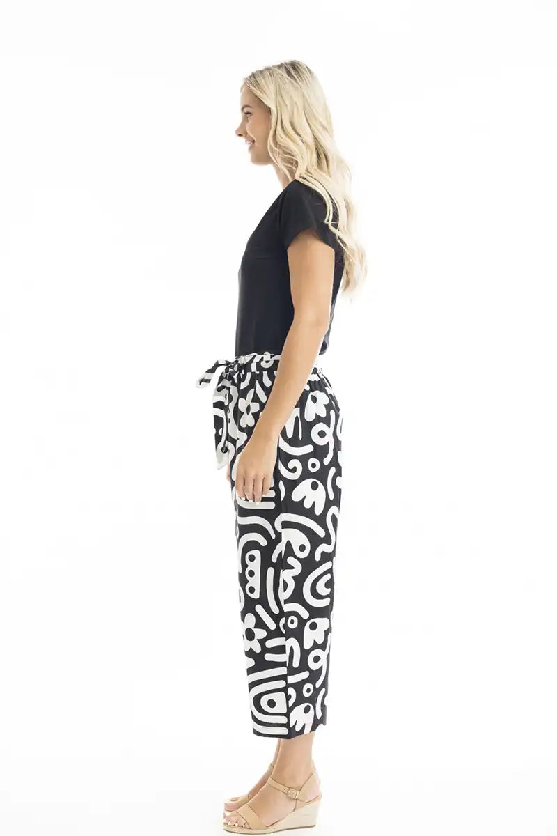 Orientique Poplin Print Pant in Black left side view