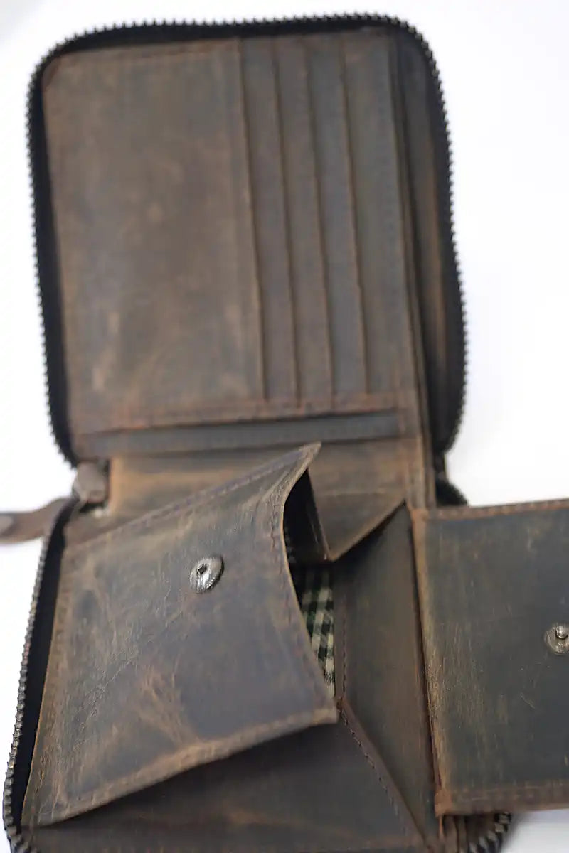 Rugged Hide Men's Bobby Leather Wallet in Brown inside view coin purse detail view