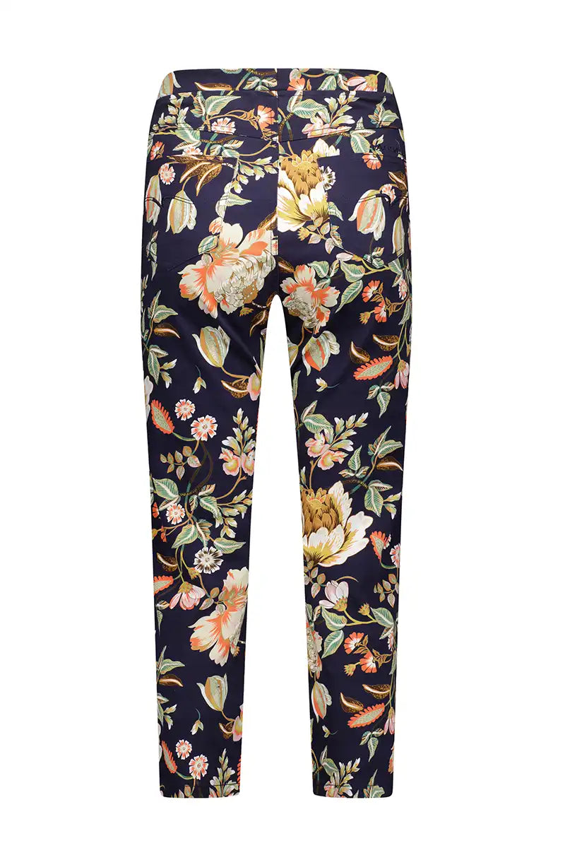 Vassalli 7/8 Slim Leg Pull-On Pant in Freya Print back garment only view