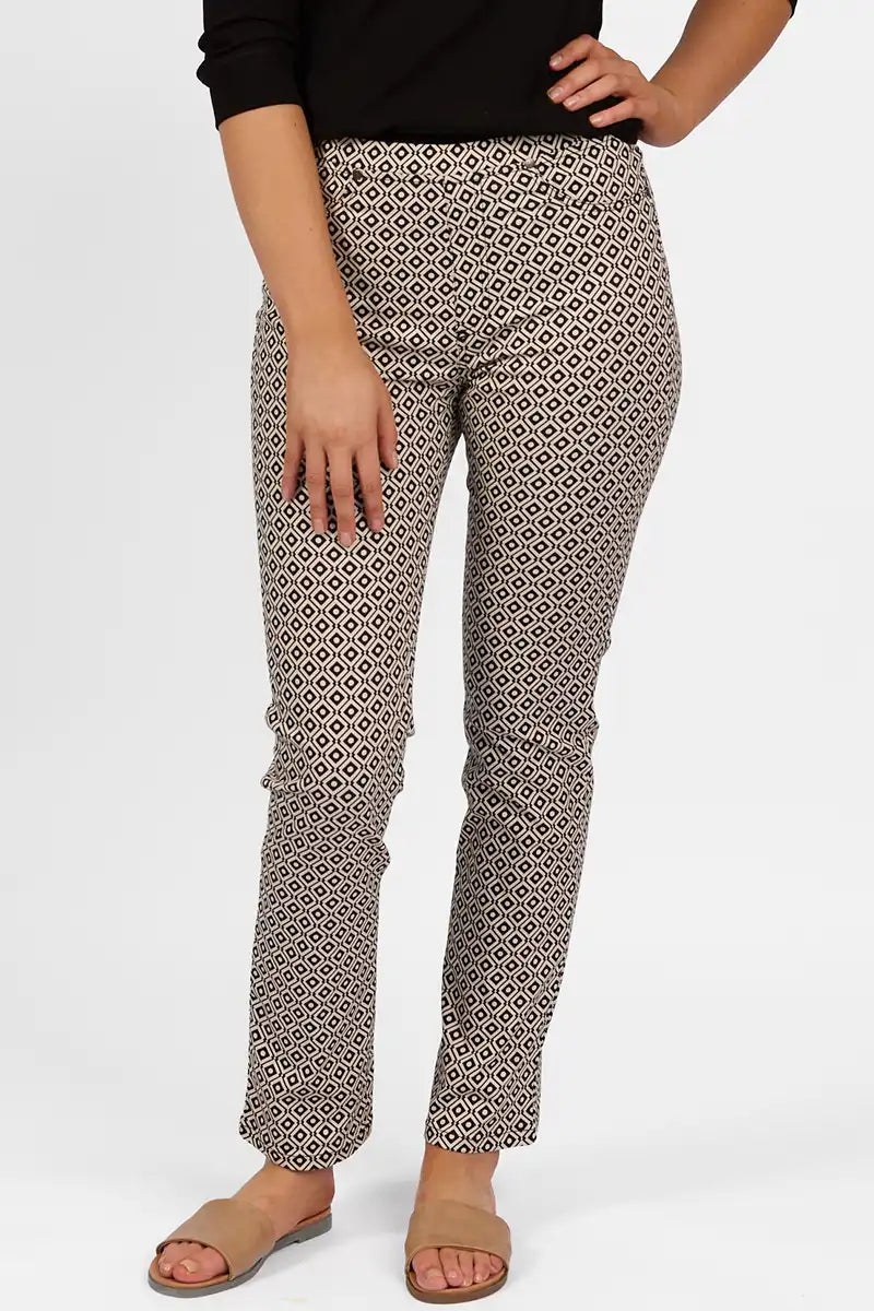 Vassalli Slim Leg Full Length Pull On Pant in Sahara front detail