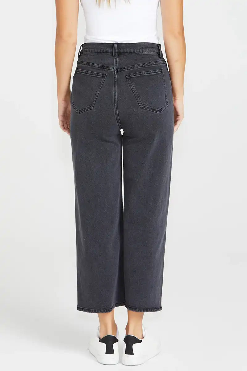 Women's Sandy Jean in 82 Washed Black back view