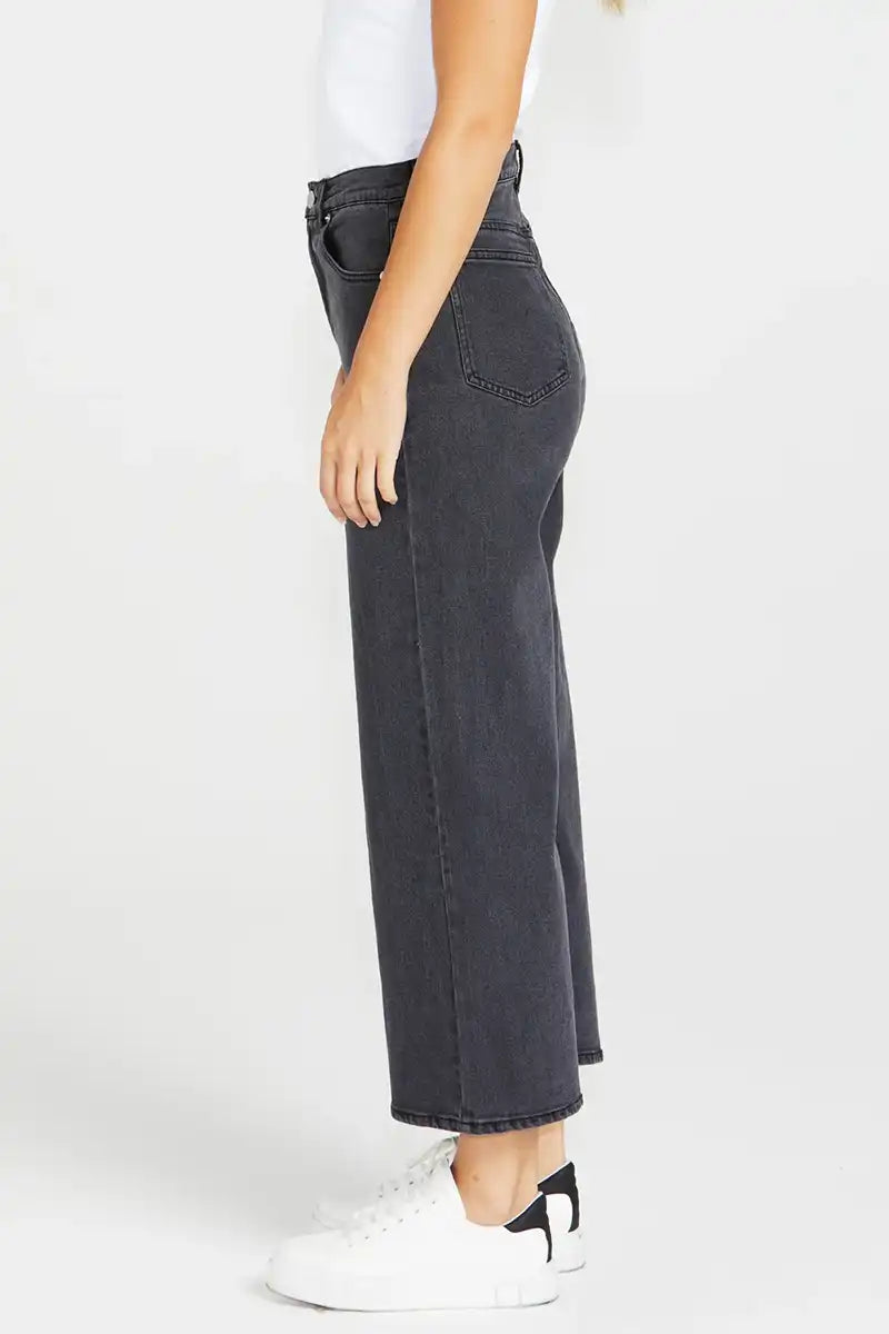 Women's Sandy Jean in 82 Washed Black side view