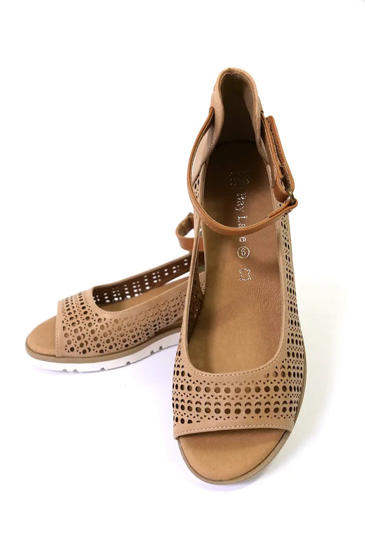 front and side view of the Bay Lane New Rovigo Shoe in Latte