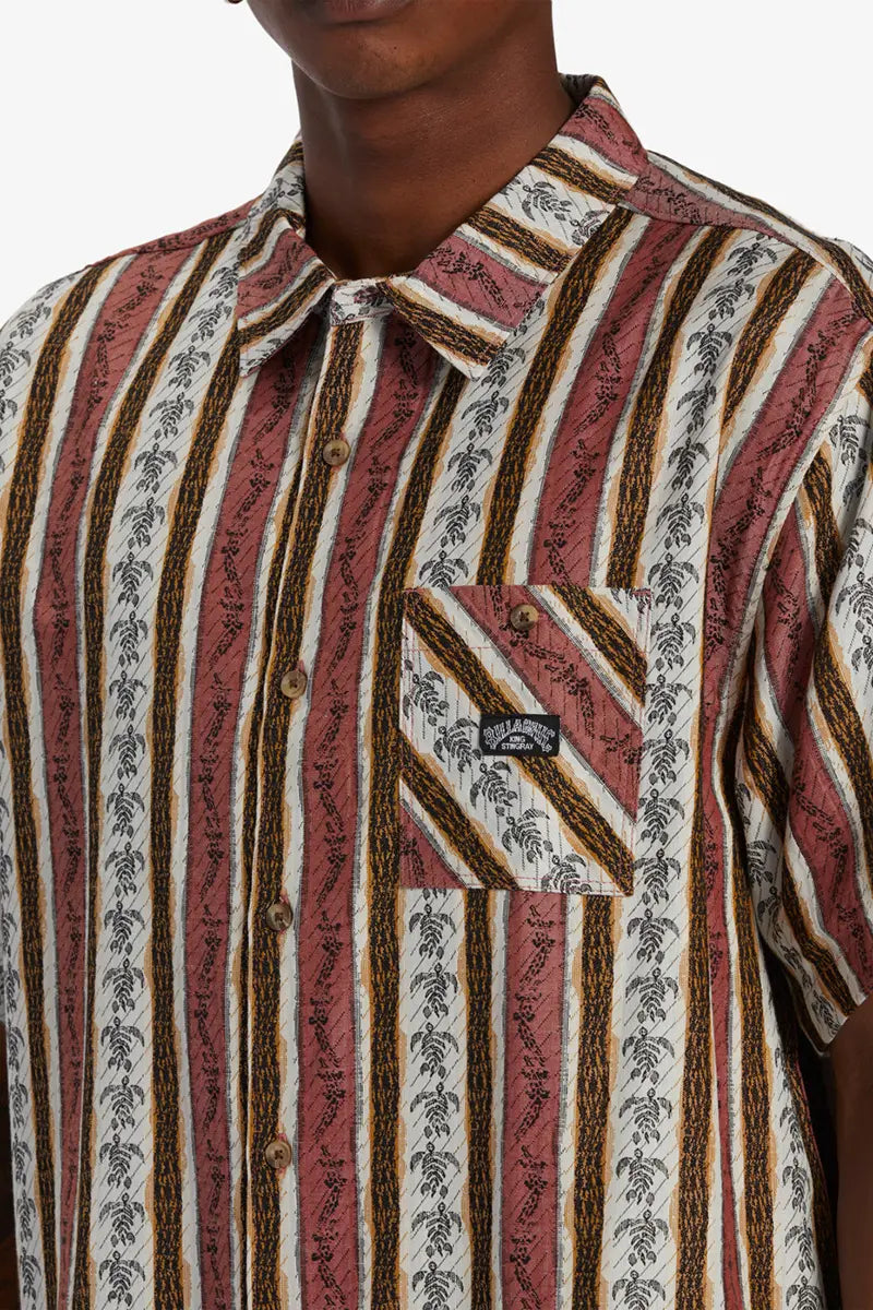 front pocket detailed view of the Billabong King Stingray Diamond Woven Shirt