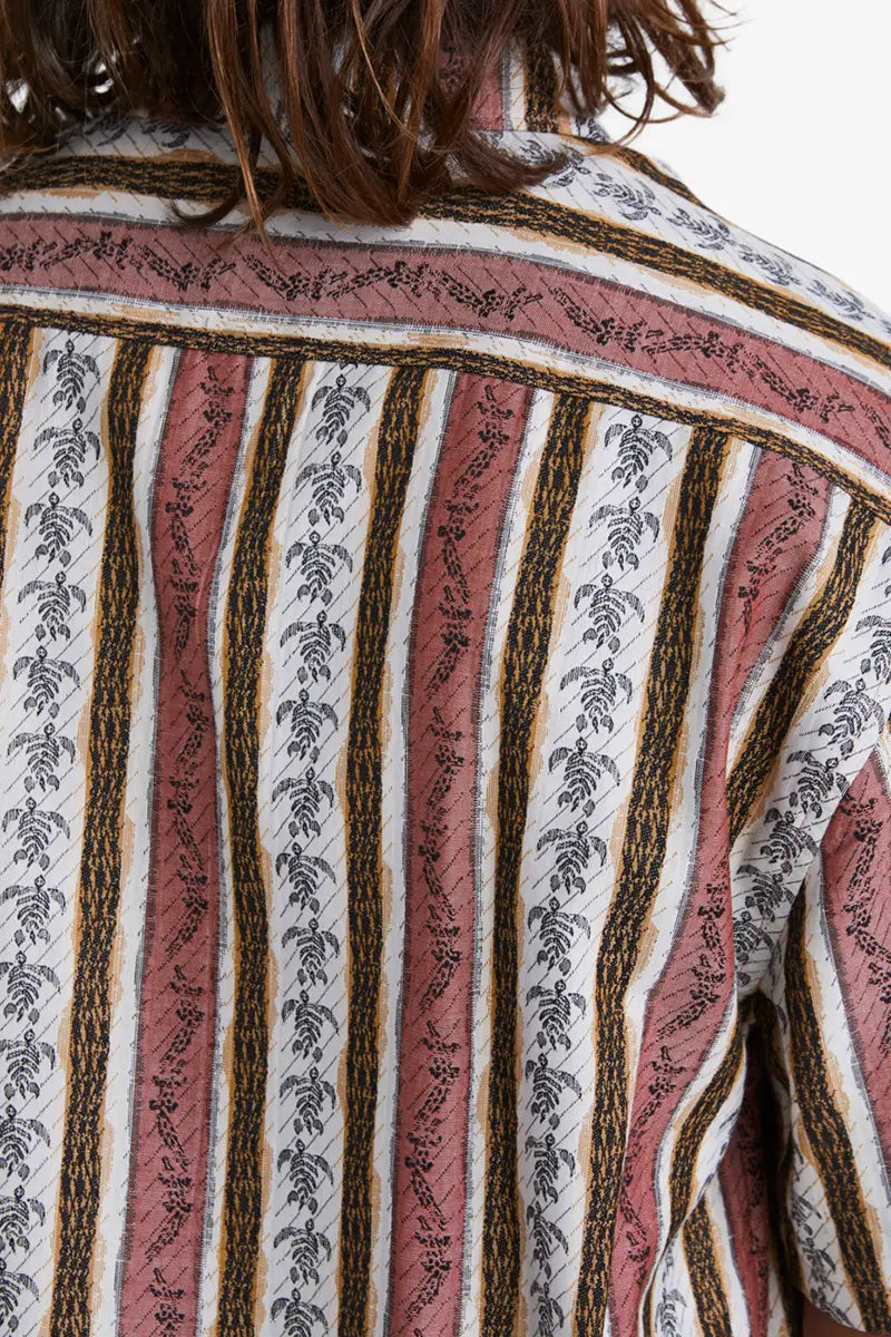 back detailed view of the material pattern on the Billabong King Stingray Diamond Woven Shirt