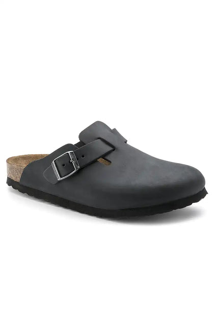Birkenstock Boston Black Oiled Leather - Regular front 3/4 view
