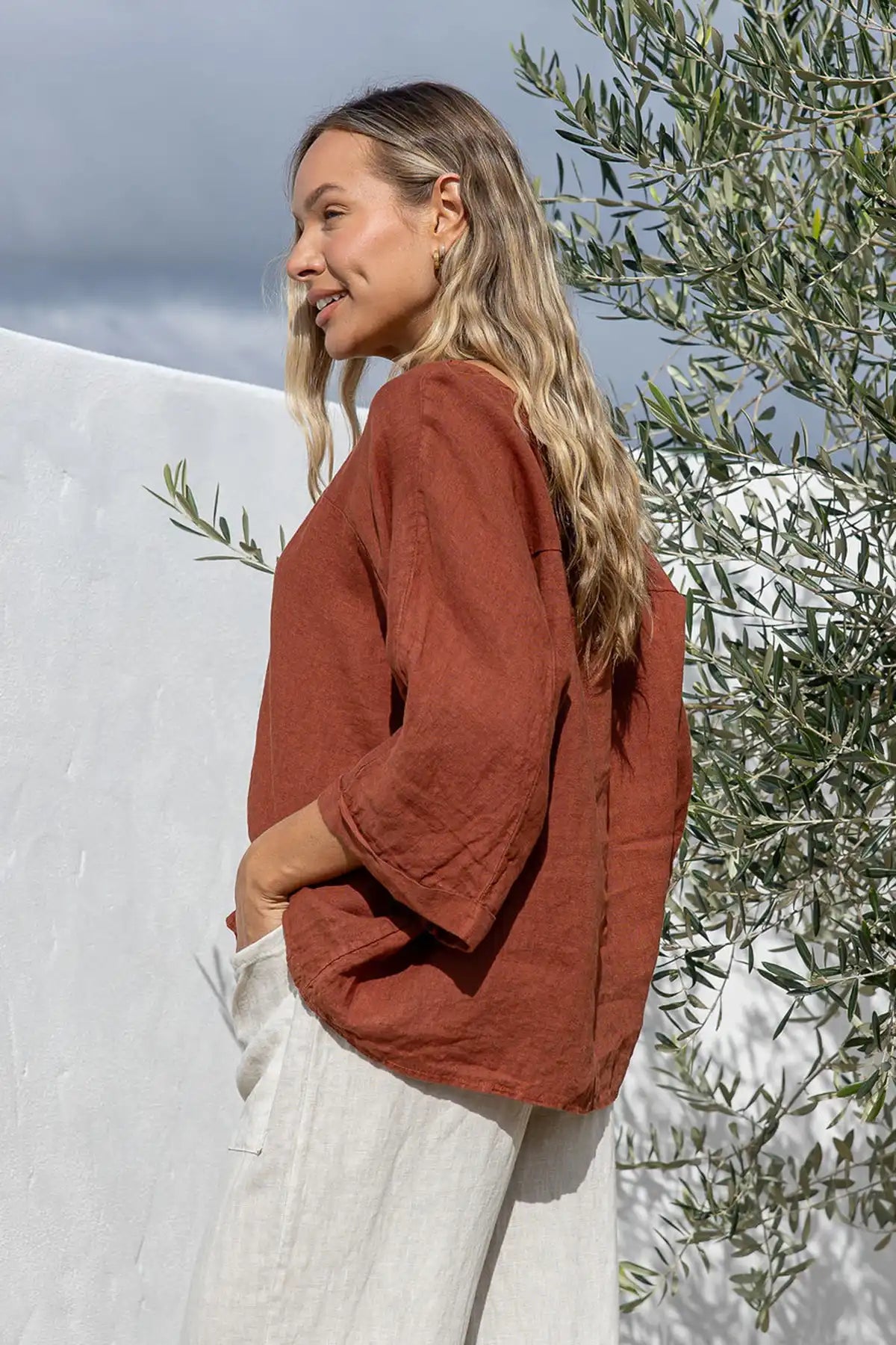 Side view of coco Italian linen top showing relaxed drape and 3/4 sleeves