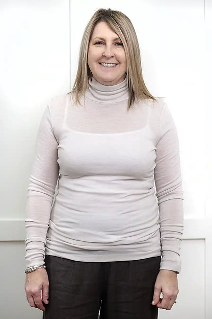 Chille Merino Whisper Top in natural untucked