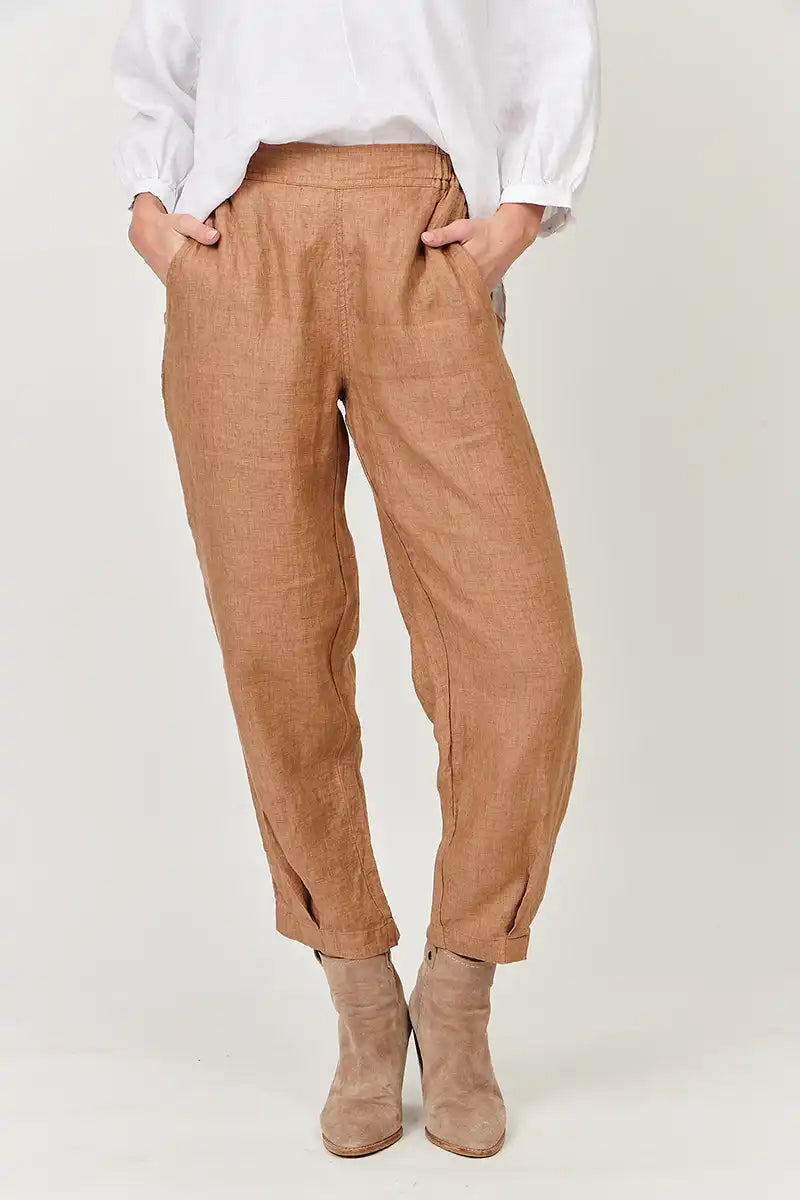 Naturals by O & J Pleat Linen Pants in Chai front with pockets