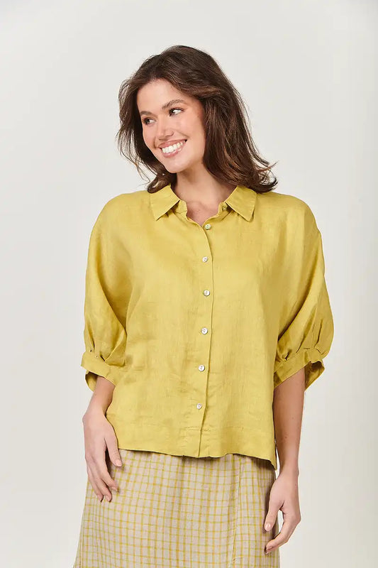 Naturals by O & J Linen top in Kiwi front detail