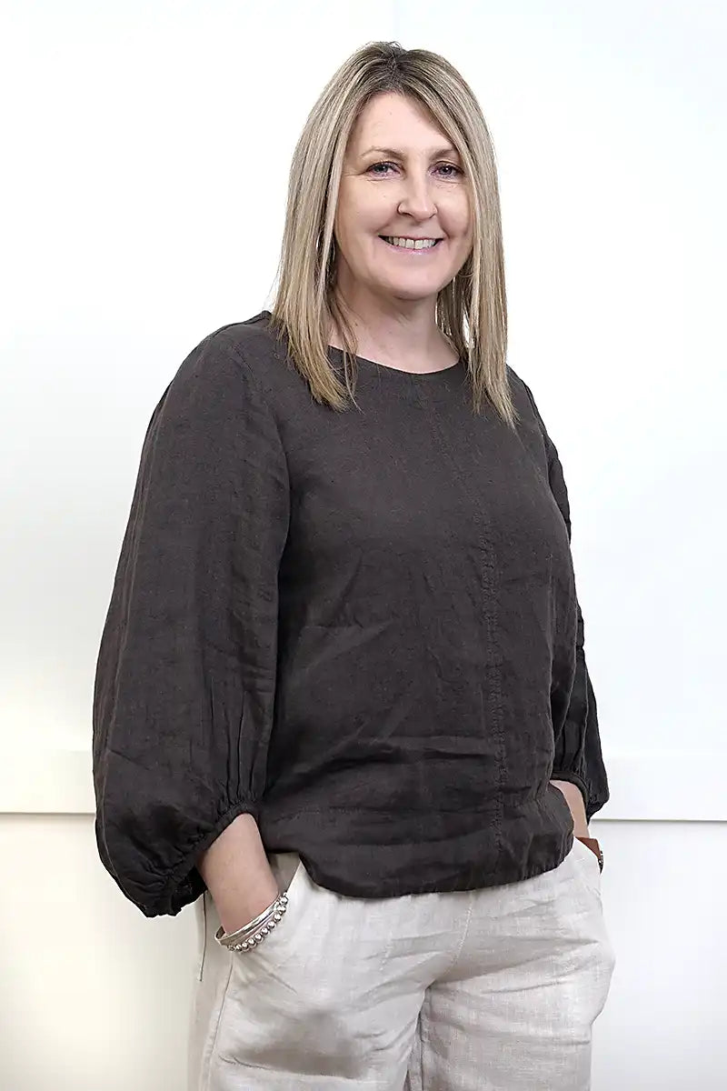 Giovanna Italian Linen Top – Chocolate front 3/4 view