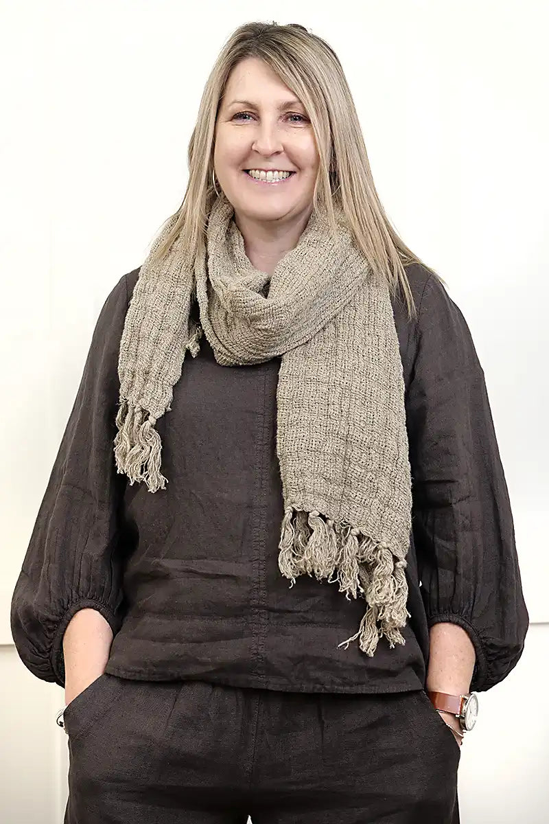 Giovanna Italian Linen Top – Chocolate front view with Le Rive Linen Scarf 