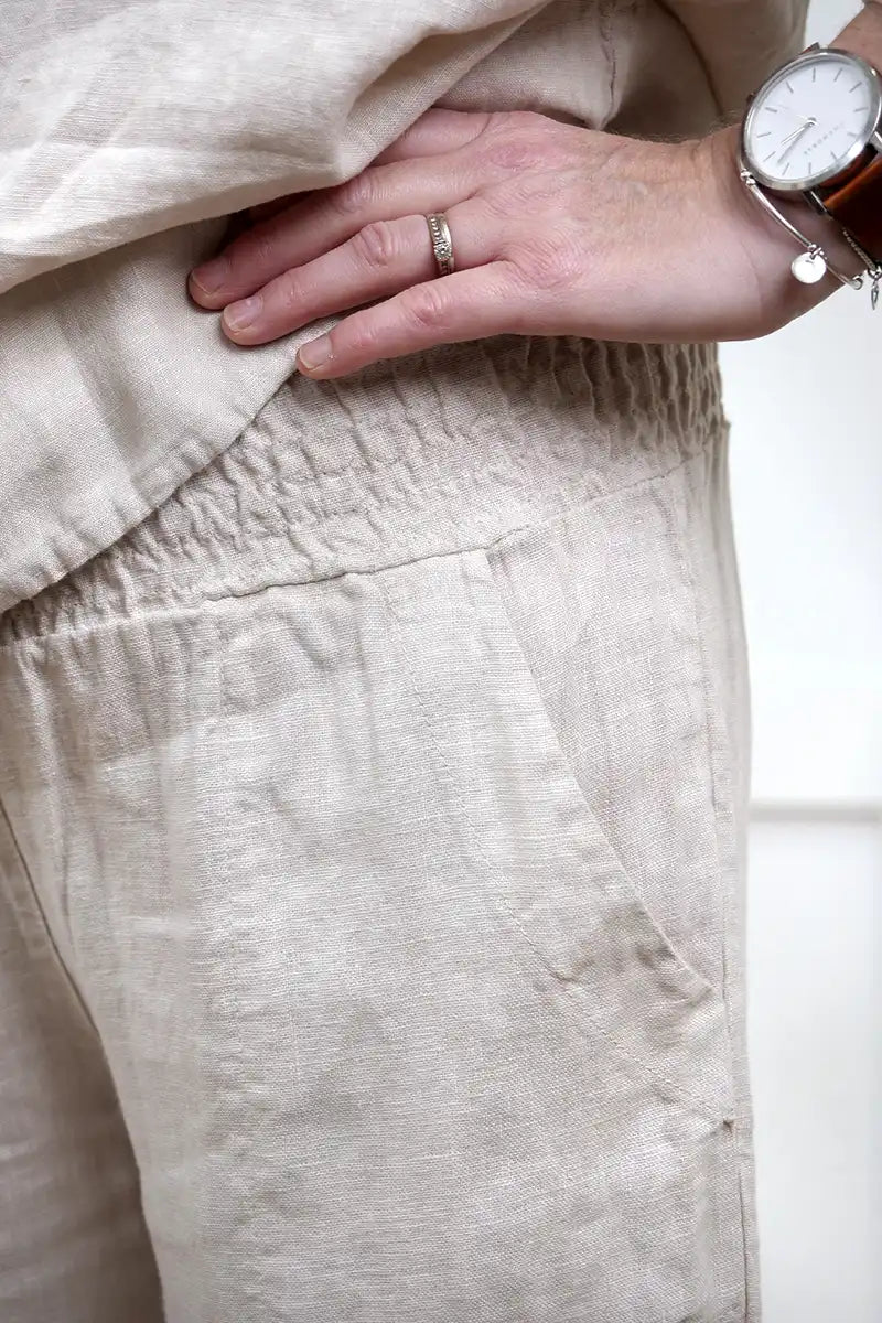 Isabella Italian Linen Pant – Natural detailed view of the waist band and front pocket