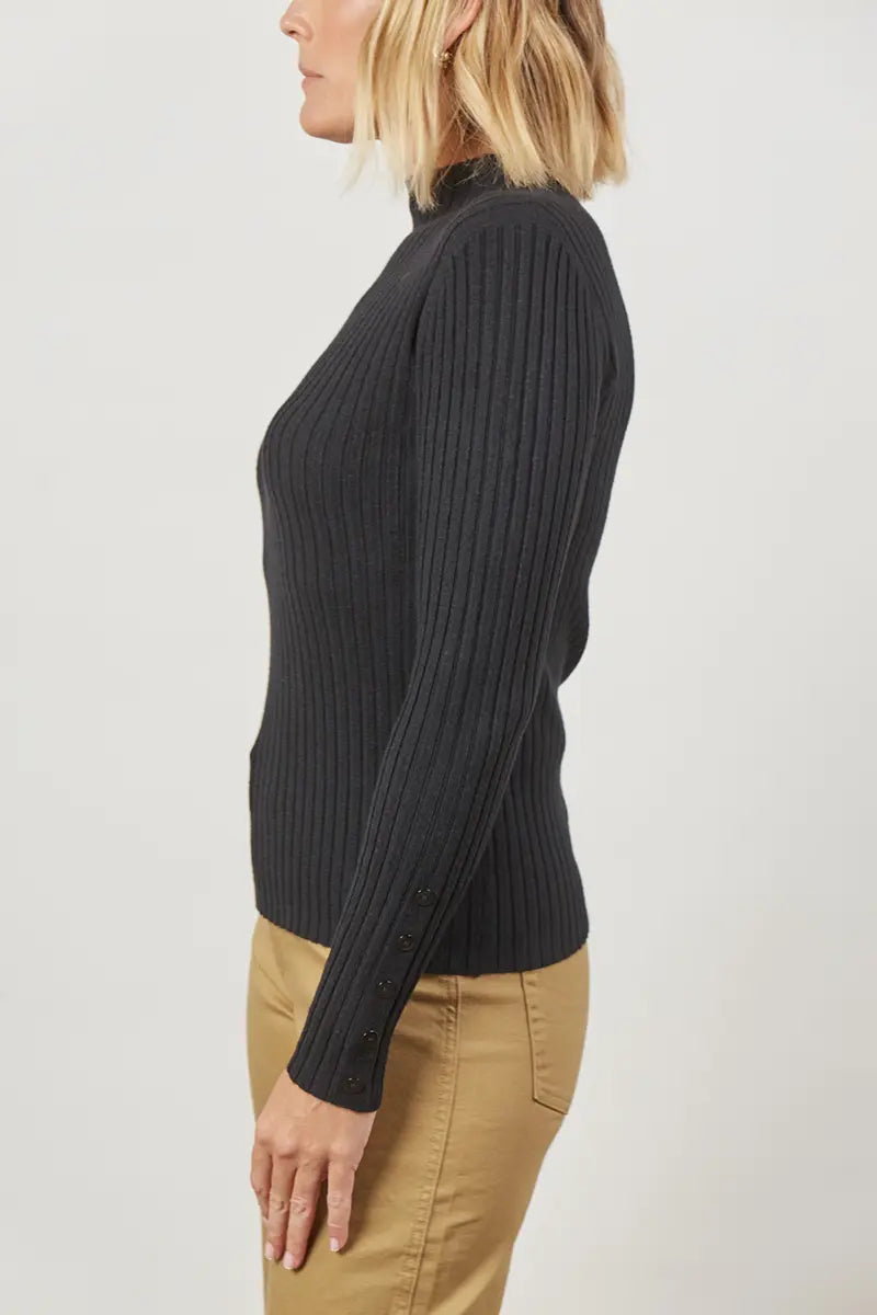 side view of the Isle of Mine Skyline Knit Top in Onyx