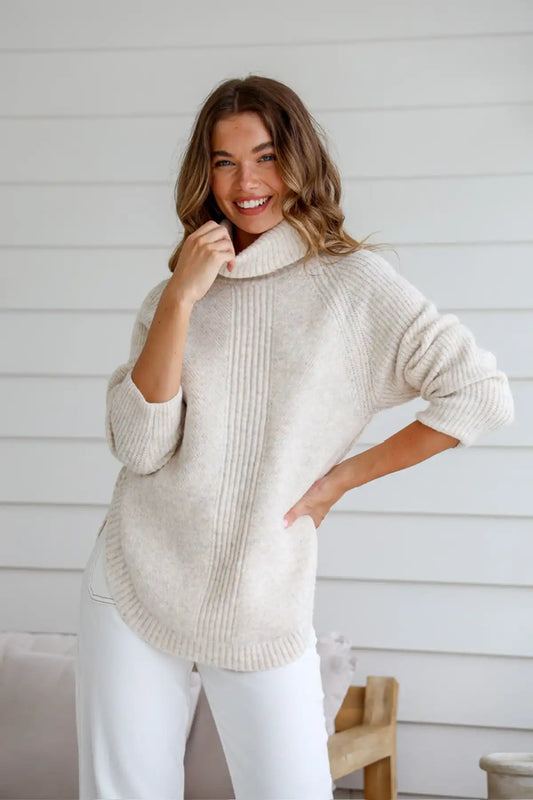 Montana cable Knit in Latte