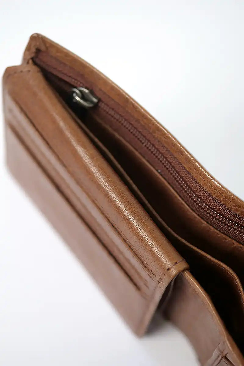 Rugged Hide Men's Samuel Leather Wallet in Brown detail view of the zip up note pocket