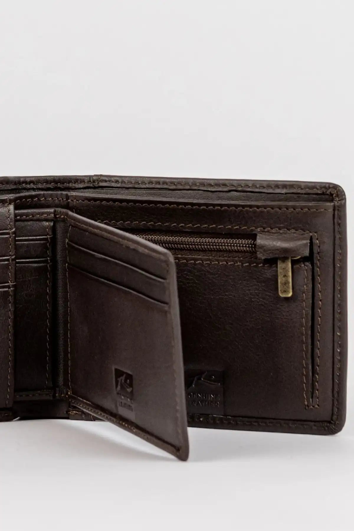 Rusty High River 2 Leather Coffee Wallet detailed view of the coin pocket