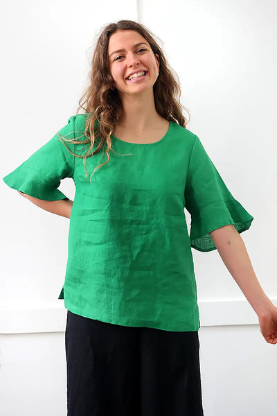 See Saw Linen Flutter Sleeve Top in Emerald