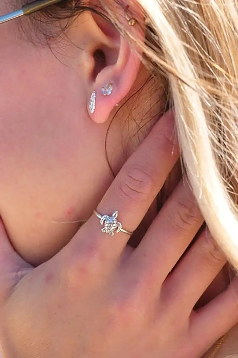 Lady wearing sterling silver turtle ring