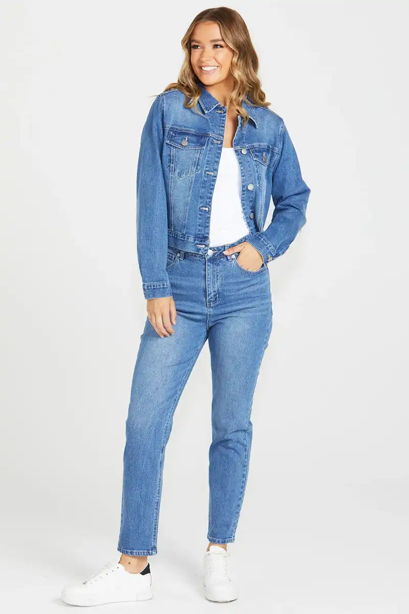 Women's Nat Jean in 80 Vintage Wash full model front view
