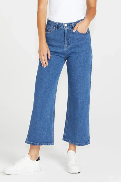 Women's Sandy Jean in 80 Vintage Wash front view