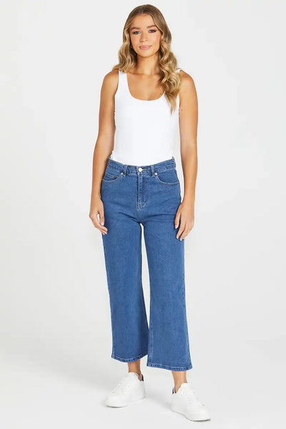 Women's Sandy Jean in 80 Vintage Wash front full model view