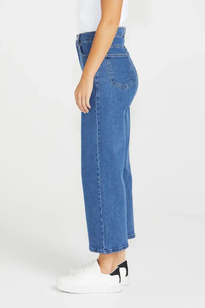 Women's Sandy Jean in 80 Vintage Wash side view