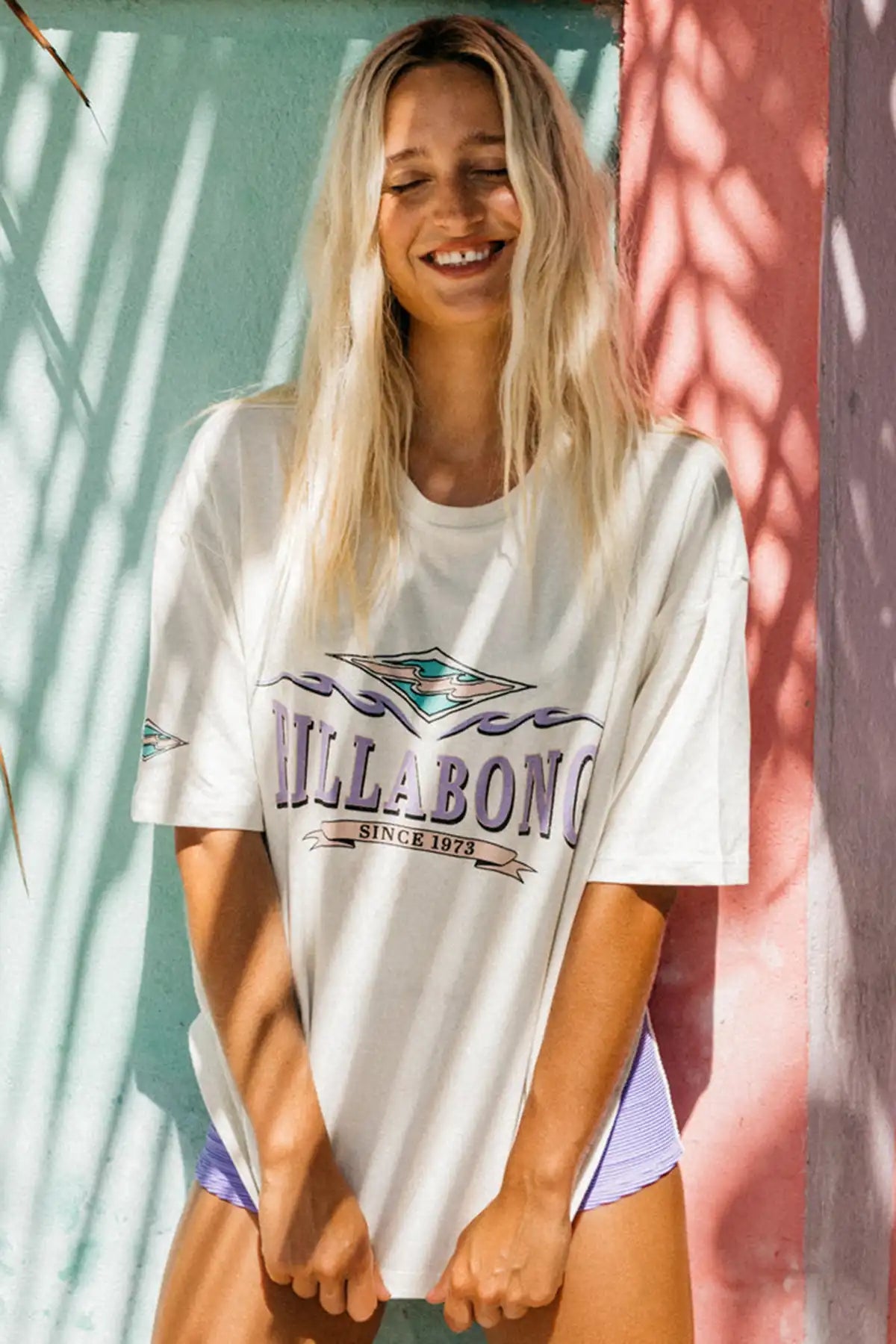 Womens Wave Out T-Shirt – Light Grey feature image front view