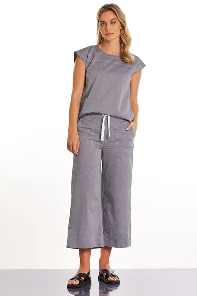 Marco Polo Cropped pants in Light Charcoal full outfit
