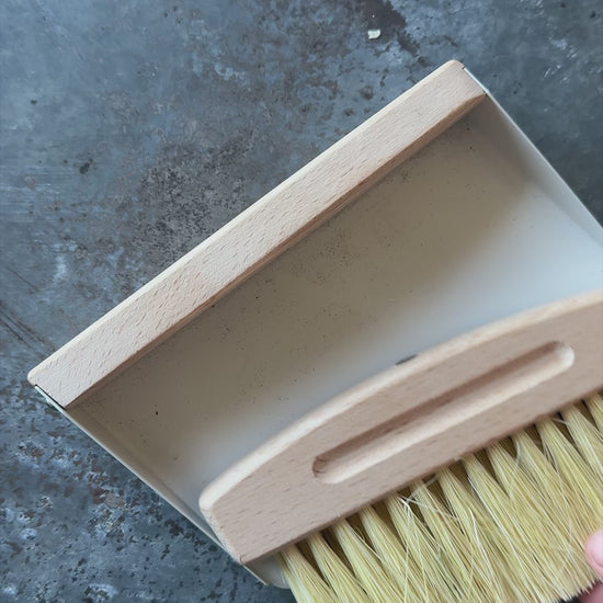 video of dustpan and brush connecting with magnet