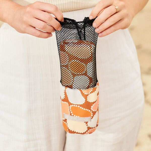 Annabel Trends Sand Free Towel Heart Shaped Rock - mesh bag