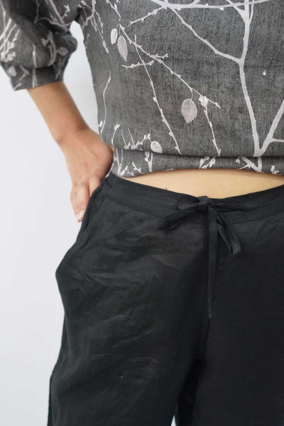 Naturals by O & J Black linen pants  waist detail